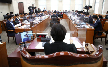 '직접 조사 끝 공상인정' 암투병 소방관, "버림받은 느낌이었다"