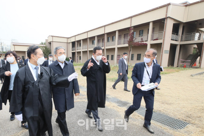 [포토]현장 둘러보는 박남춘 시장-홍영표 의원