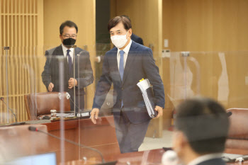이주열 “가계부채 증가세 우려하지 않을 수 없어”(종합)