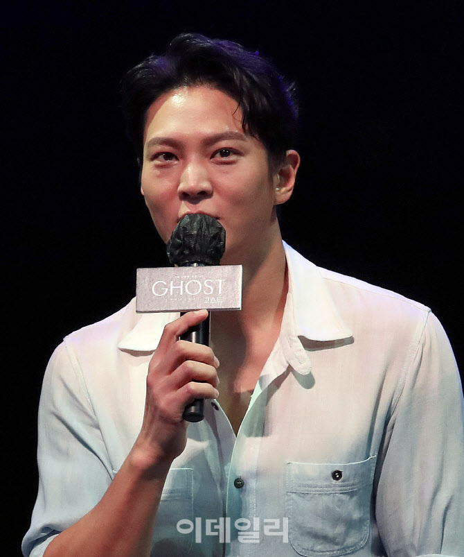 [포토]인사말하는 배우 주원