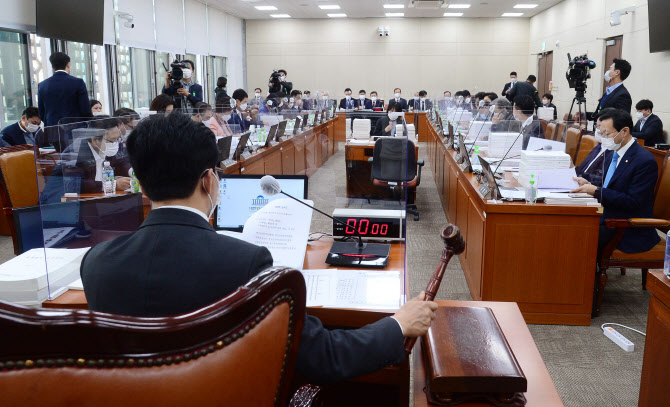[2020국감]"코로나19 확진자 혈액, 수혈 이어져…보건당국 관리 미흡"