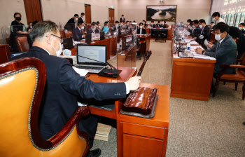 [2020국감]농해수위, NH투자증권 옵티머스 펀드 사태 집중 질의