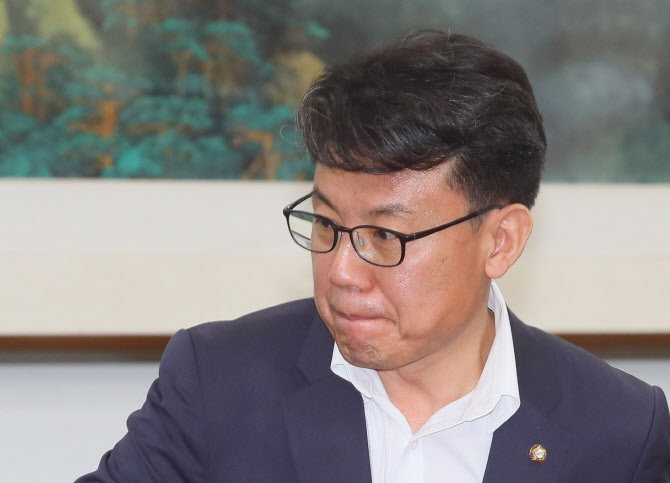 [Hot이슈 국감]한 때 국토위원장 거론됐던 박덕흠..이해충돌 도마에