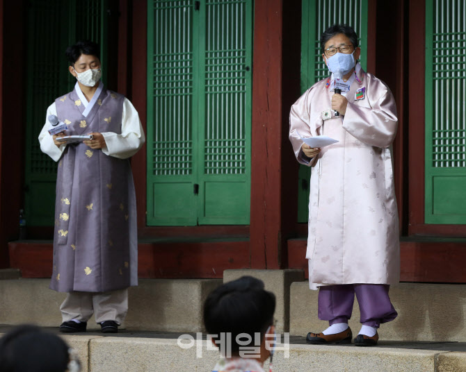 [포토] 한복입은 박양우 문화체육관광부 장관