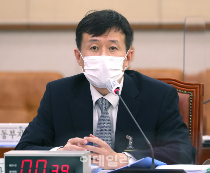 [포토]국정감사, '질의에 답하는 조상철 서울고검장'