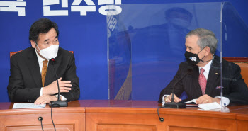‘외교에서 부동산까지’ 대권 보폭 넓히는 이낙연