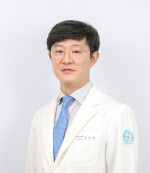 단풍 즐기려다 미끌~ 가을철 척추압박골절 주의