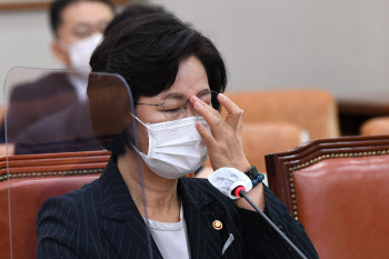 추미애 온다…법사위, 여야 난타전 전망