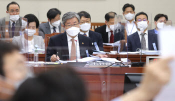 택배기사 잇딴 과로사에 제도개선 요구 봇물