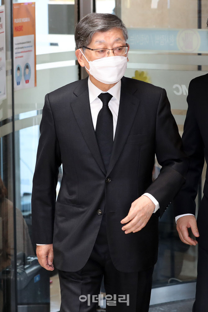 [포토]고 이건희 삼성그룹 회장 빈소 조문 온 김황식 이사장