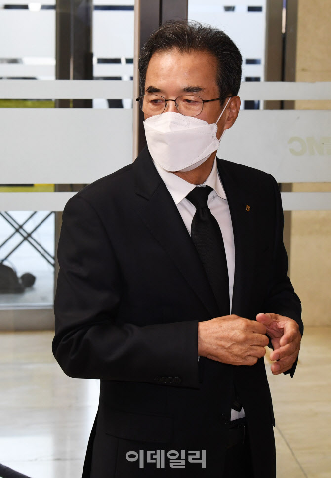 [포토]故 이건희 삼성 회장 빈소 조문 온 이성희 농협중앙회 회장