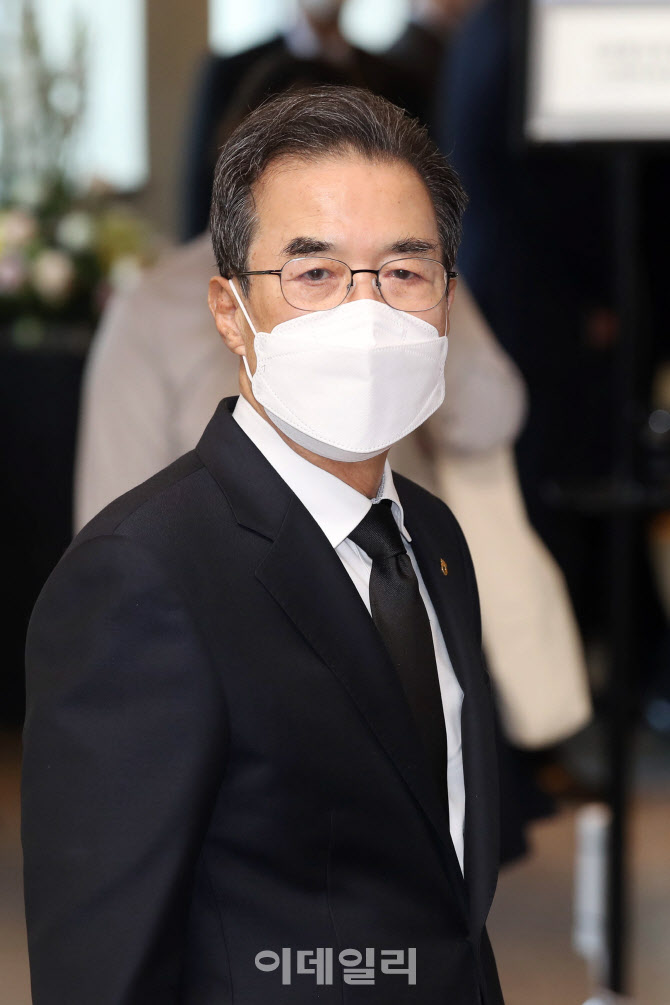 [포토]故 이건희 회장 빈소 조문 온 이성희 농협 회장