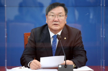 김태년 “부동산 공시가격 현실화, 서민 부담 증가 안 돼”
