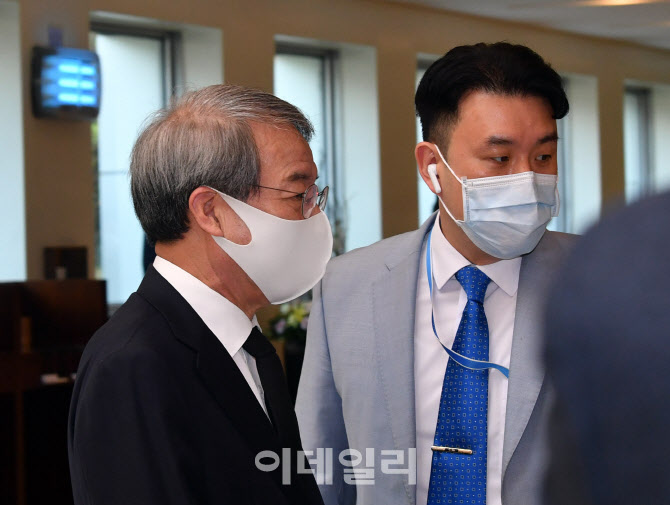 [포토]빈소로 향하는 정운찬 전 총리