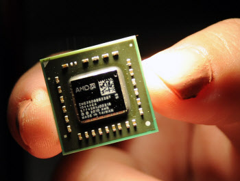 AMD, 경쟁사 자일링스 40조원에 인수…인텔 추격 나선다