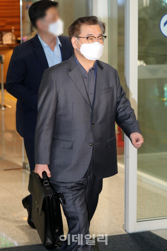 ‘서훈 訪美’에 미국 홀대론 꺼내든 北…“미국산 삽살개”
