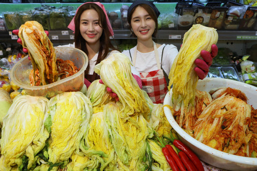 롯데마트, 김장철 앞두고 해남 황토 절임배추 예약 판매