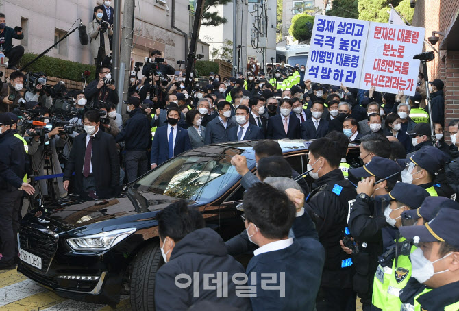 [포토]구치소로 재수감되는 이명박 전 대통령