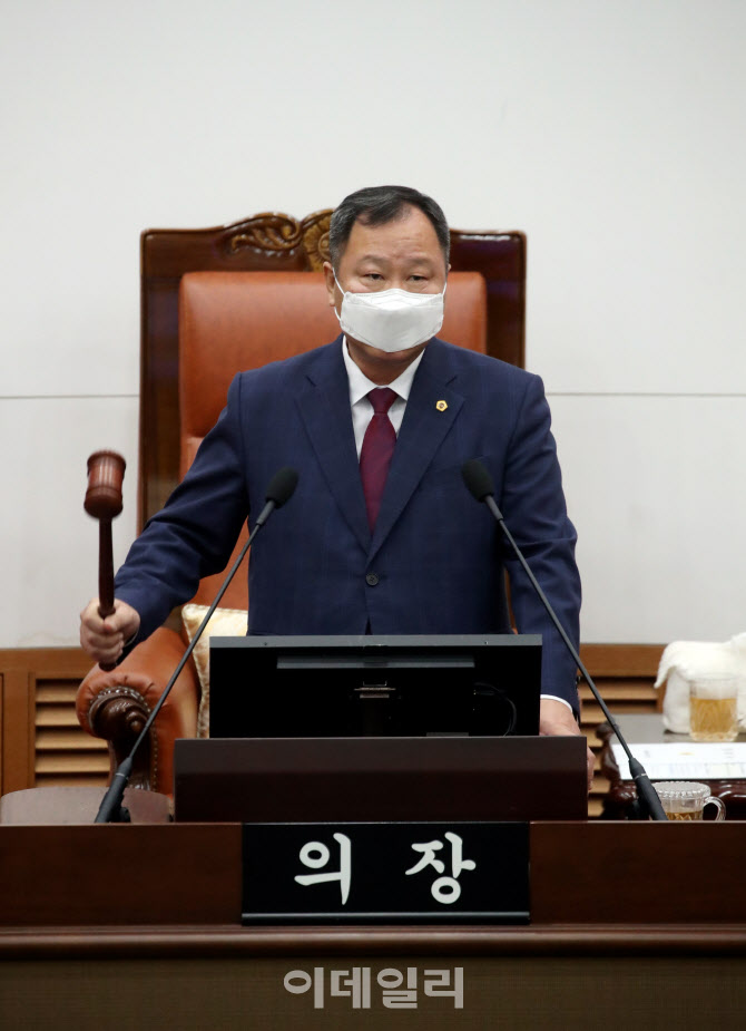 김인호 의장 "필수노동자 과도한 업무·돌봄 공백 살필 것"