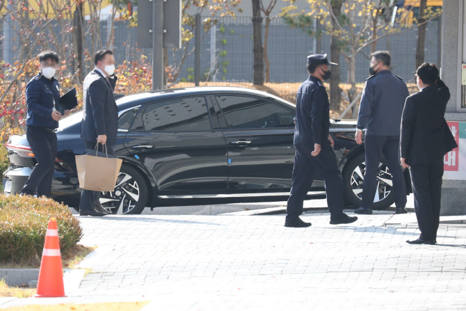 [포토]동부구치소로 향하는 이명박 전 대통령