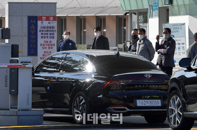 [포토]수감생활 앞둔 이명박 전 대통령