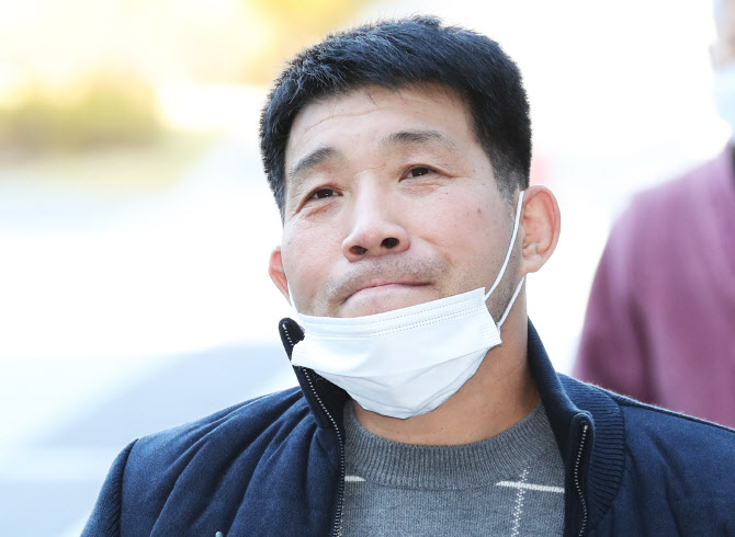 '억울한 옥살이' 윤성여 씨 "이춘재, 진실 말해준 건 고마워"