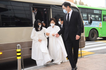 이건희 별세로 재조명받는 삼성家 안주인 홍라희