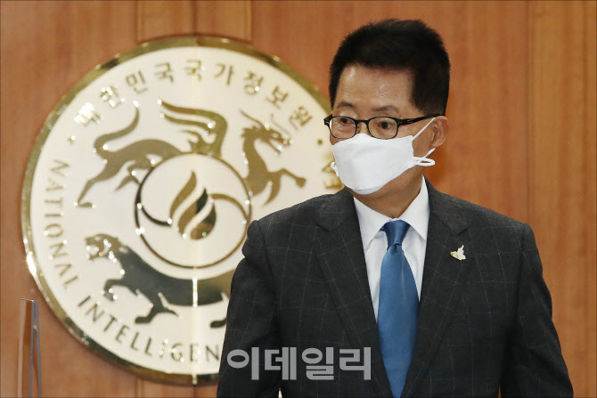 [포토]'국정감사 시작 기다리는 박지원 국정원장'