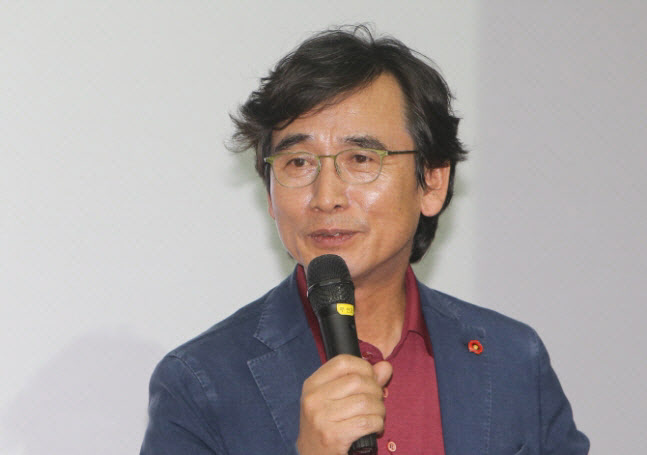 유시민, '알릴레오 시즌3'로 6일 복귀…"책 이야기만 한다"
