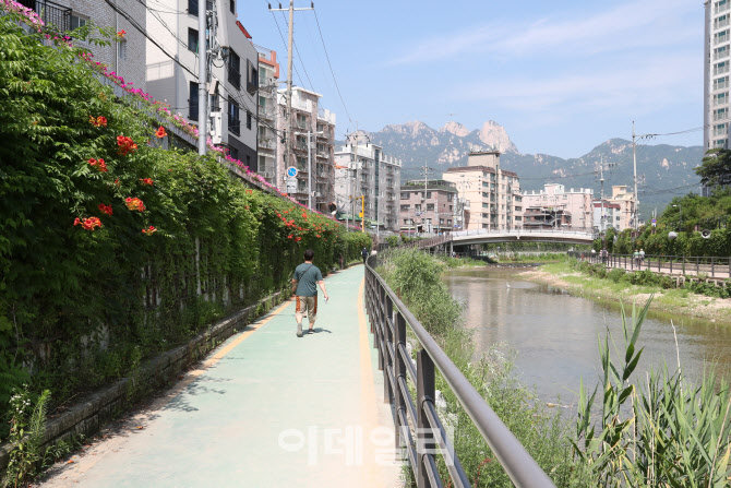[동네방네]"산책길 담배연기 이제 그만"…강북구, 우이천 금연구역 지정