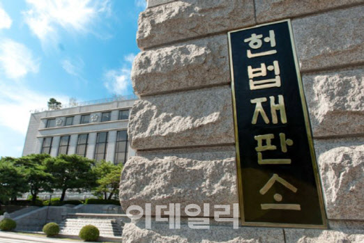 헌재 "非약사의 약국 개설 금지한 약사법은 합헌"