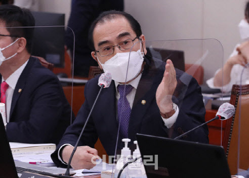 태영호, 여권 발급 수수료 인하 법안 발의