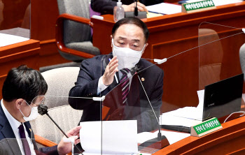 6억 초과 1주택자 세금감면 요구에…홍남기 "당장 어렵지만 유념"