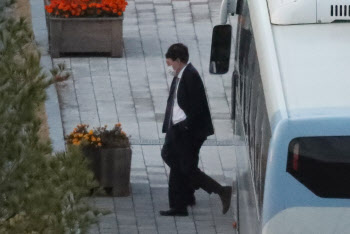 윤석열 부인 회사 영장 기각… 前 판사 “뜻밖이다”