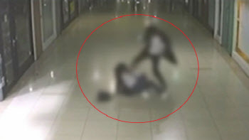 부산 지하상가 男, 휴대폰으로 가격…“형사처벌 가능성 있어”