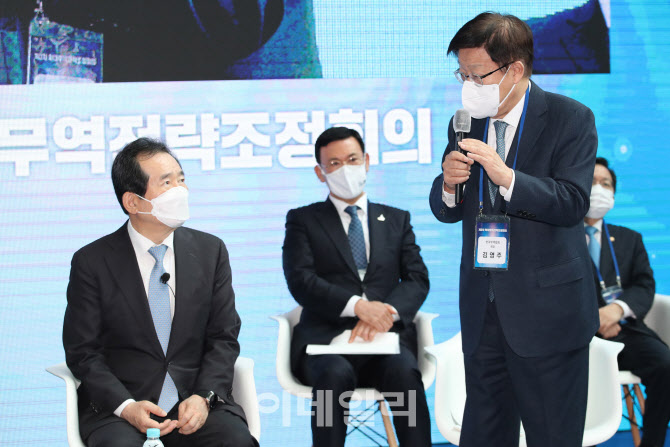 [포토]발언하는 김영주 한국무역협회 회장