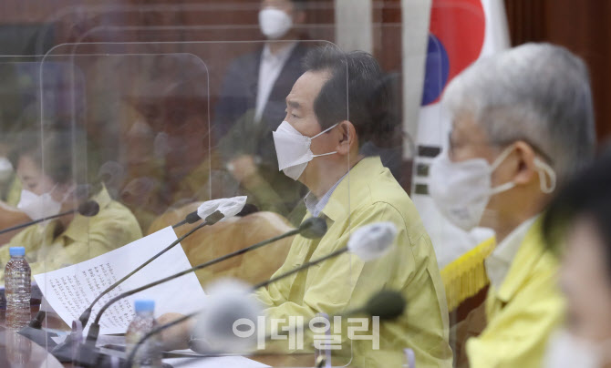 [포토]중대본회의 주재하는 정세균 총리