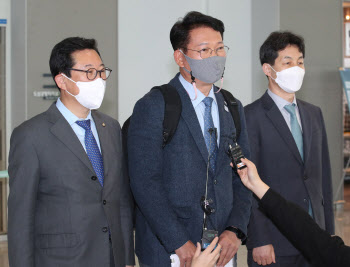 민주당 방미단 출국…국민의힘 “바이든 측도 못 만나면서”