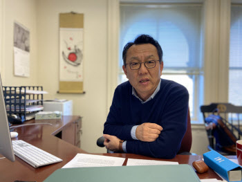"바이든 조기 레임덕 가능성…韓, 對美외교 서두르지 말아야"