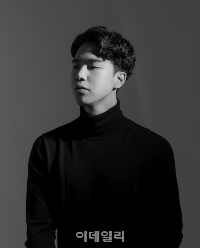 제39회 김수영 문학상에 이기리 '그 웃음을 나도 좋아해'
