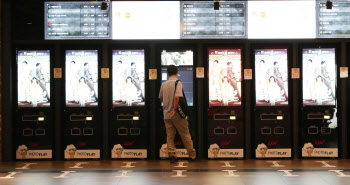 CJ CGV, 코로나19 직격탄에 단숨에 1위