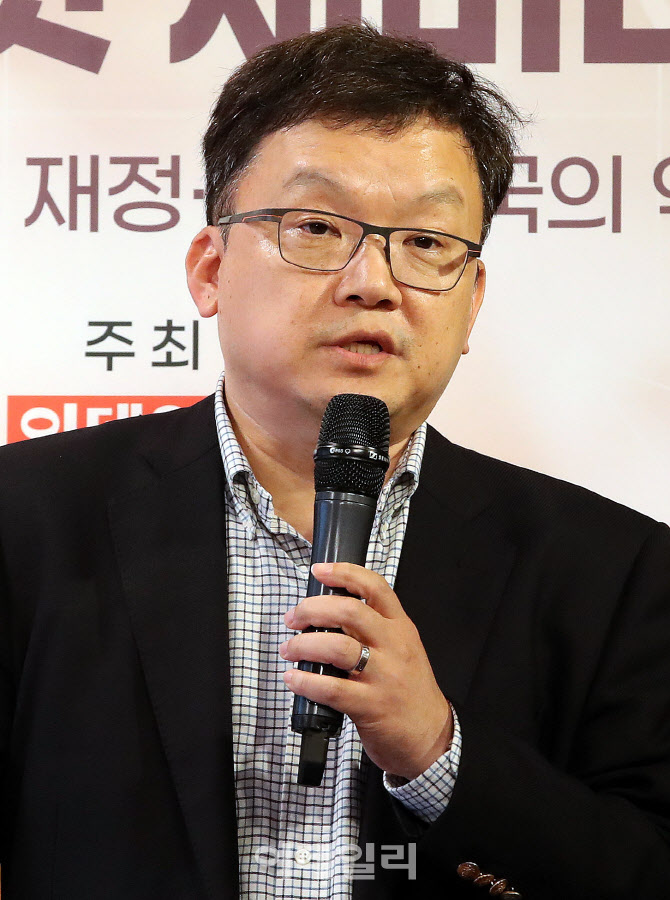 [포토]'이데일리 크레딧 세미나'에서 발표하는 장민 한국금융연구원 선임연구위원