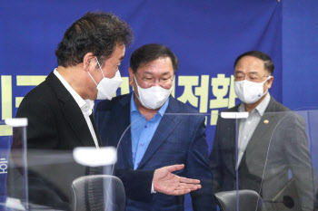 "세금 줄이고 재정지출 늘려라"…정치권에 휘둘려 나랏빚 눈덩이