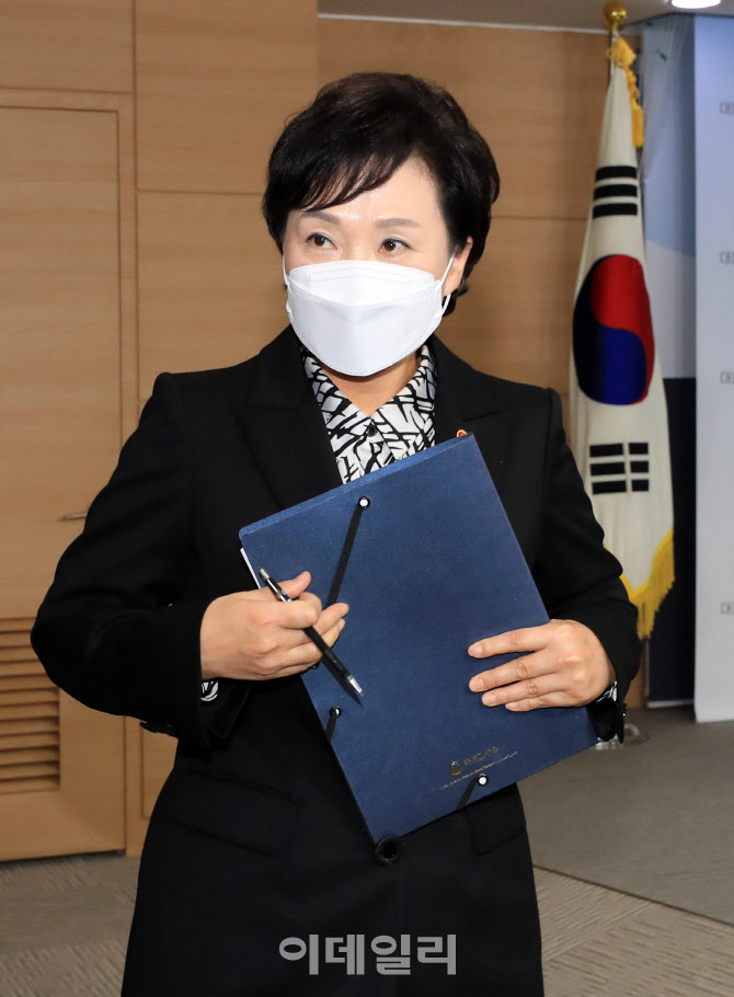 [포토]김현미 국토부 장관, “공공지원민간임대주택 기금 융자한도 상향…금리도 낮출 것”