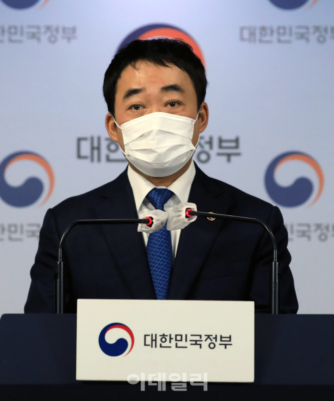 [포토]서민·중산층 주거안정 지원방안 관련 추가설명하는 김학진 서울행정2부시장