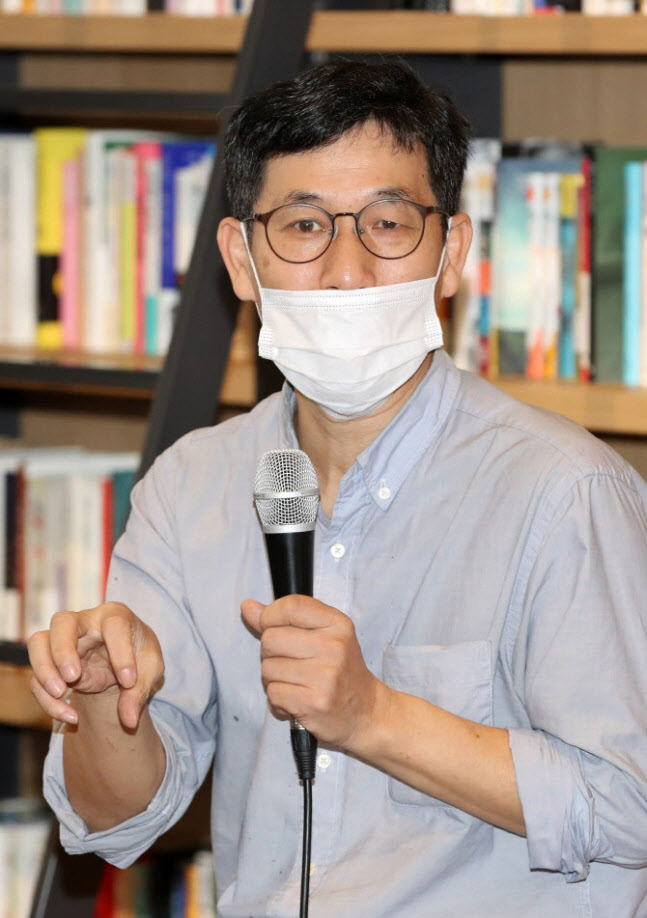 진중권 “대깨문=종교…보수, 지피지기 안 돼”