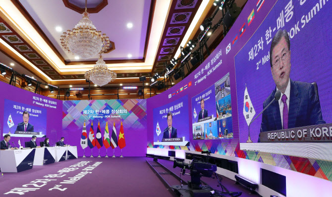 靑 “APEC 기대효과…기업인 국제이동 원활화 계기”