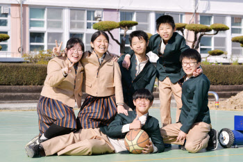 작천중· 대창중 학생들, 한복교복 입고 등교