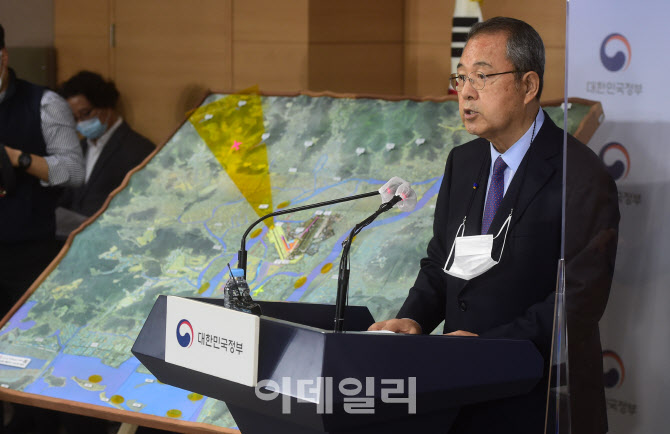 김해신공항 검증위원장 "검증 결과, 가덕도로 연결 유감"