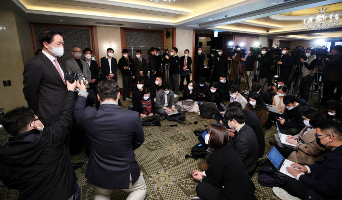 항공조종사단체 "구조조정 없는 항공합병 현실성 없어"